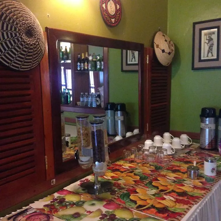 J Residence Motel Entebbe Konukevi