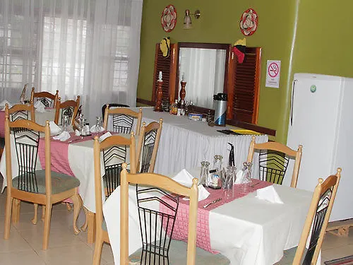 J Residence Motel Entebbe Konukevi