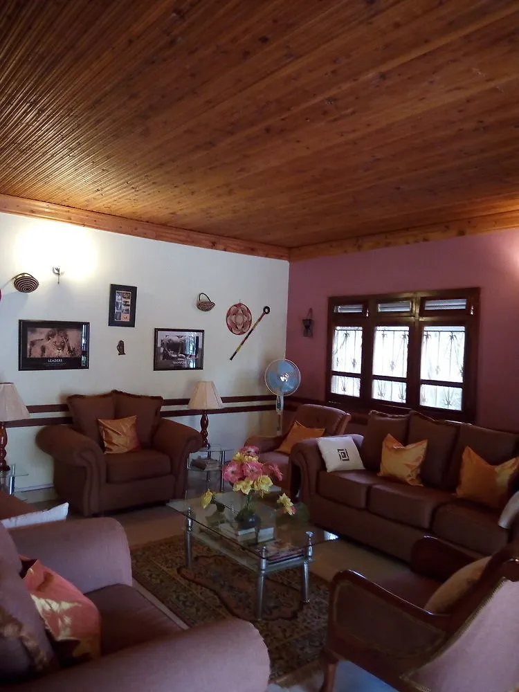 J Residence Motel Entebbe Konukevi