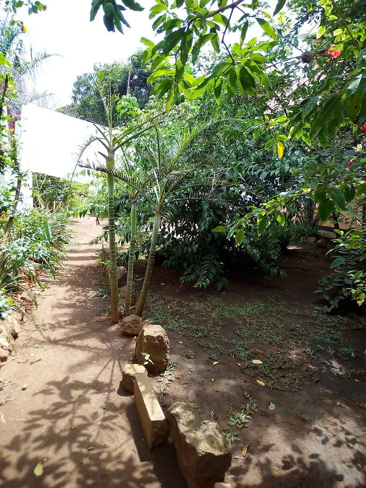 J Residence Motel Entebbe Konukevi